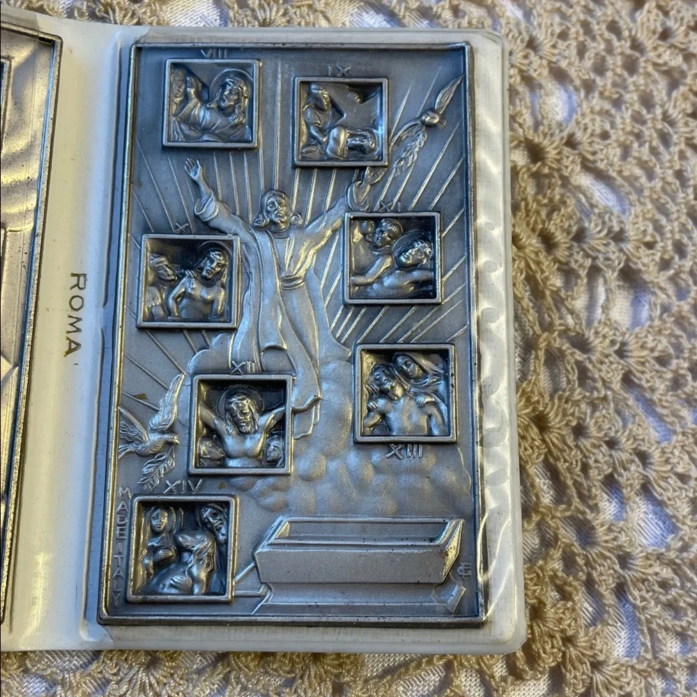 Vintage 14 Stations.  Way of the cross.  Rome Pocket Religious Icon Book. - Picture 3 of 4